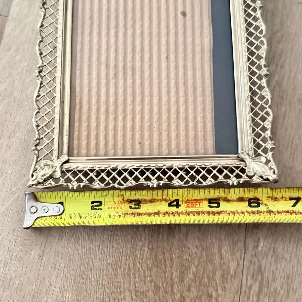 Vtg VICTORIAN Gold Tone Filigree Metal‎ PHOTO PICTURE FRAME W/ Glass 6” X 8